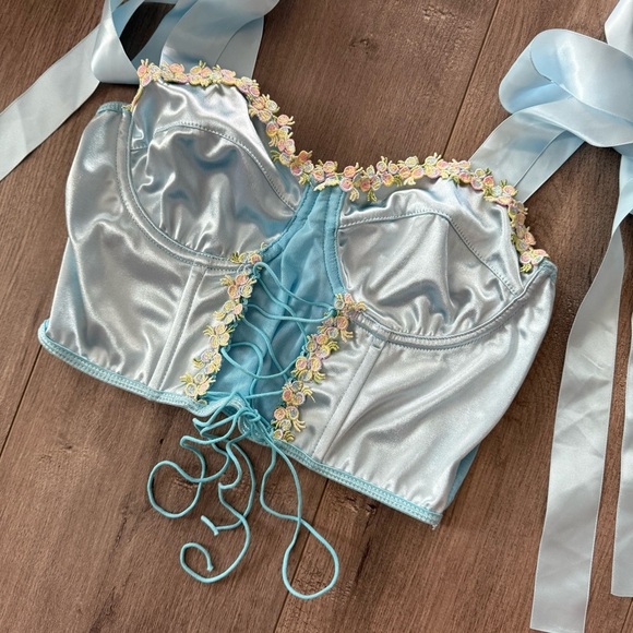 Light Blue Satin Lace-Up Crop Top with Ribbon Straps - Picture 4 of 9